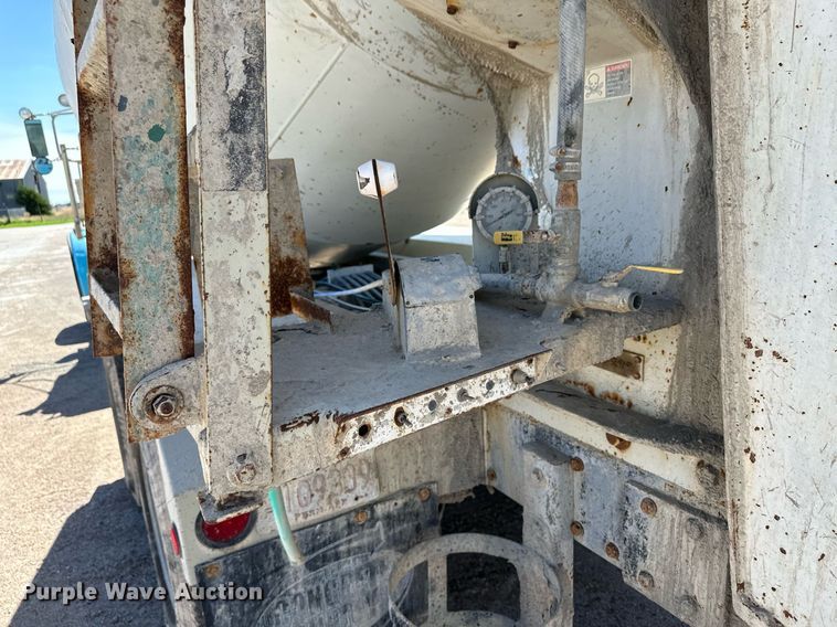 image for item NY9058 2006 Peterbilt 357  ready mix truck