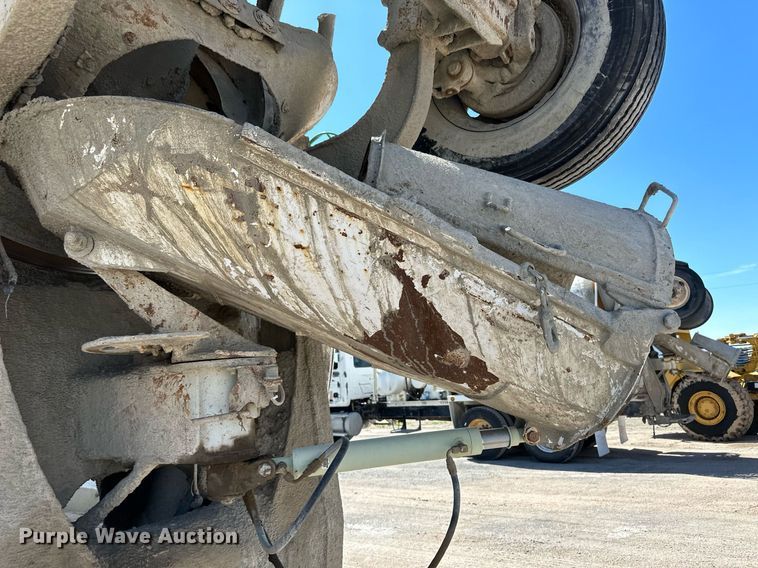 image for item NY9058 2006 Peterbilt 357  ready mix truck