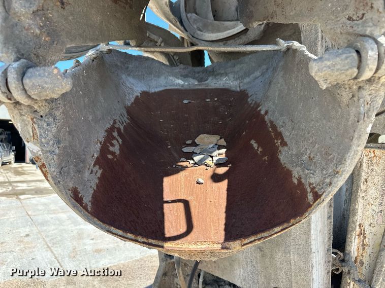 image for item NY9058 2006 Peterbilt 357  ready mix truck