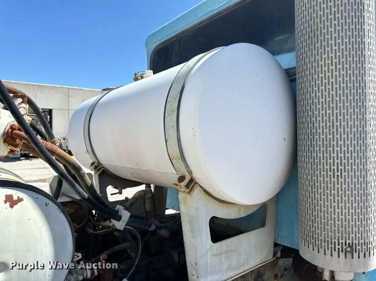 image for item NY9058 2006 Peterbilt 357  ready mix truck