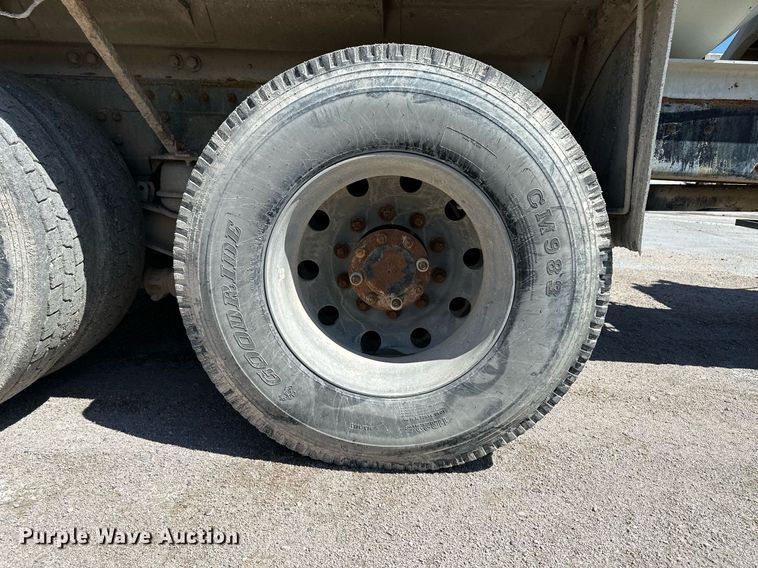 image for item NY9058 2006 Peterbilt 357  ready mix truck