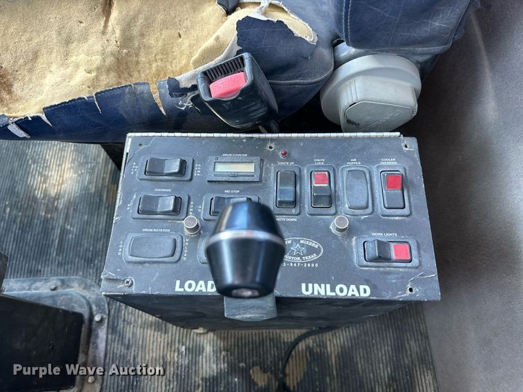 image for item NY9059 2006 Peterbilt 357  ready mix truck