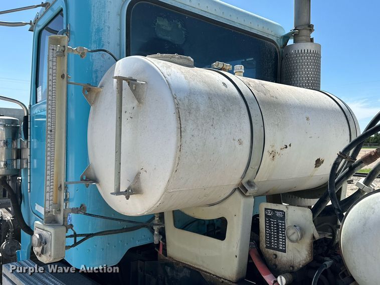 image for item NY9059 2006 Peterbilt 357  ready mix truck