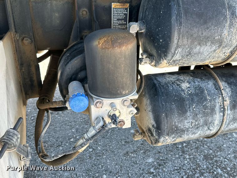 image for item NY9059 2006 Peterbilt 357  ready mix truck