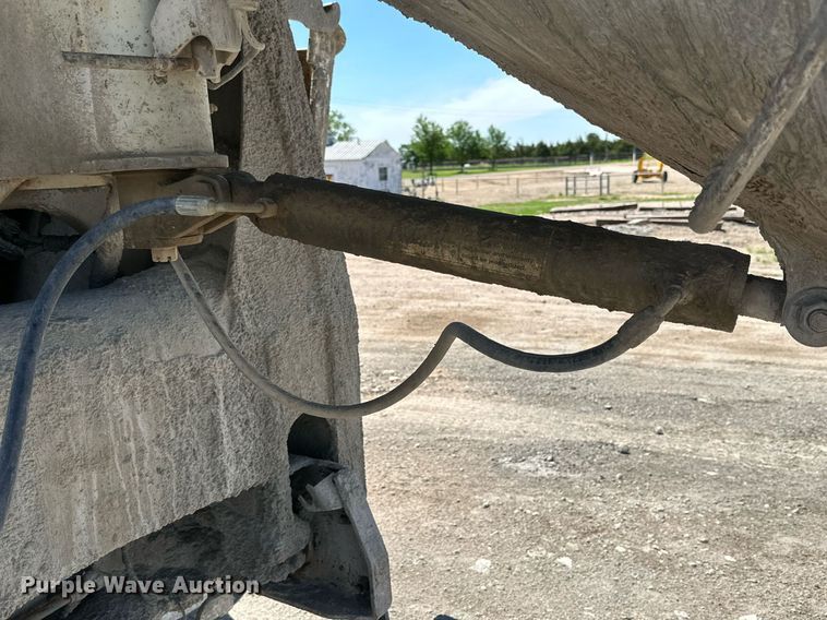 image for item NY9059 2006 Peterbilt 357  ready mix truck