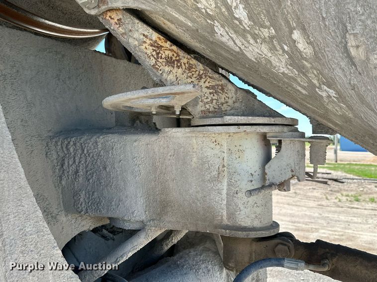 image for item NY9059 2006 Peterbilt 357  ready mix truck