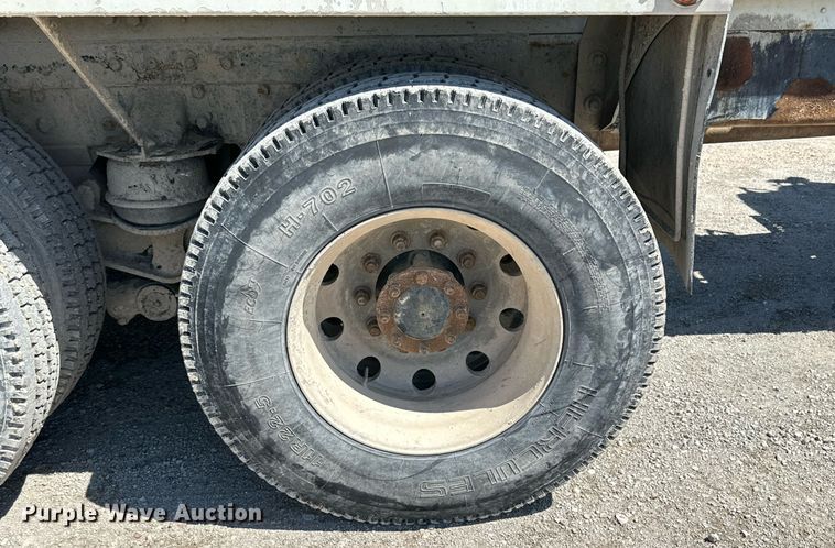 image for item NY9059 2006 Peterbilt 357  ready mix truck