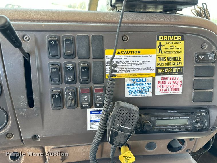 image for item NY9060 2004 Mack CV513  ready mix truck