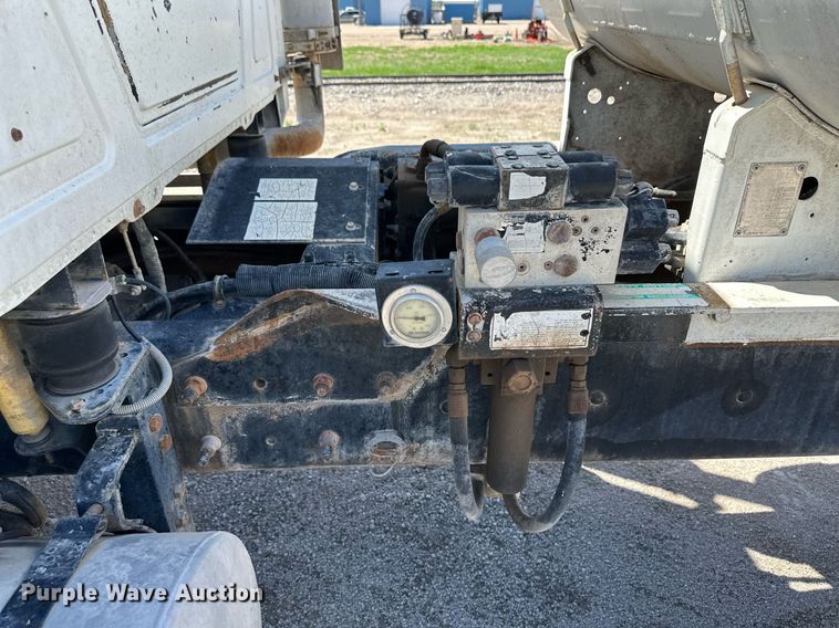 image for item NY9060 2004 Mack CV513  ready mix truck