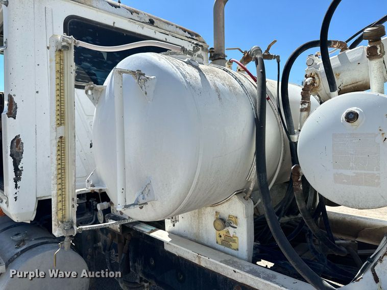 image for item NY9060 2004 Mack CV513  ready mix truck