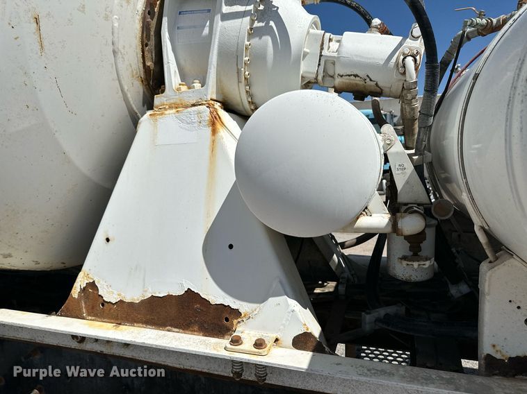 image for item NY9060 2004 Mack CV513  ready mix truck