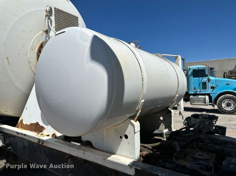 image for item NY9060 2004 Mack CV513  ready mix truck