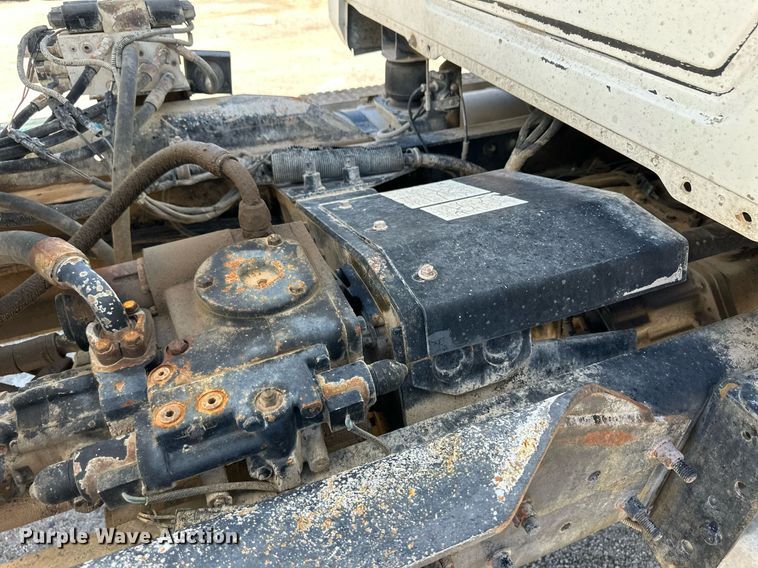 image for item NY9060 2004 Mack CV513  ready mix truck