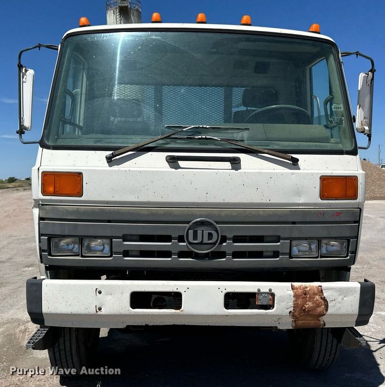 image for item NY9061 1993 UD Nissan UD3000  dump flatbed truck