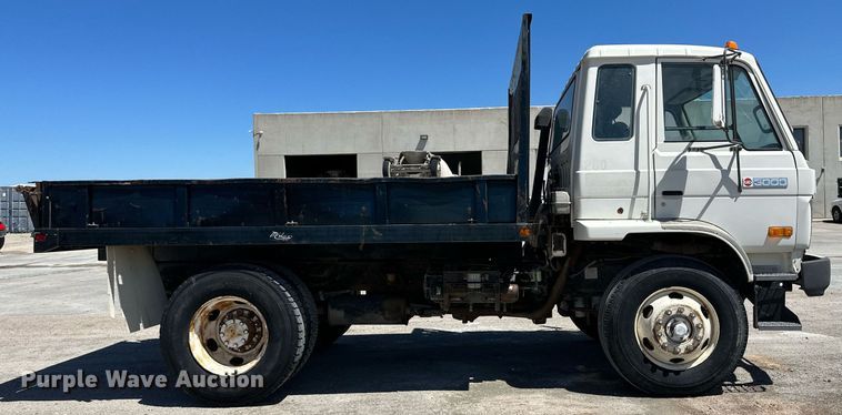 image for item NY9061 1993 UD Nissan UD3000  dump flatbed truck