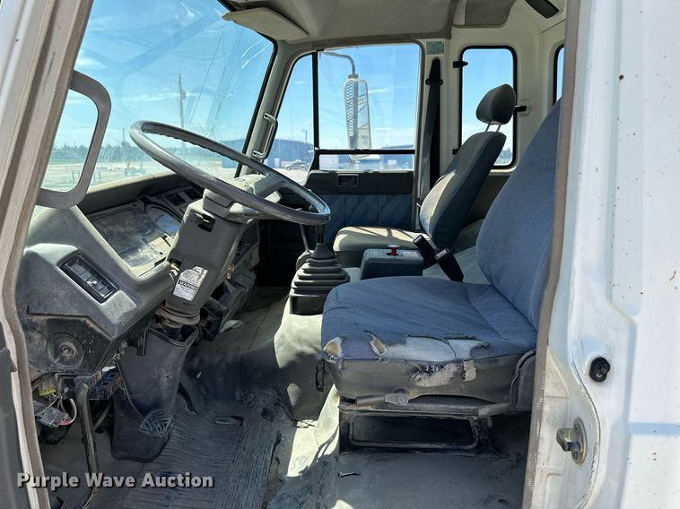 image for item NY9061 1993 UD Nissan UD3000  dump flatbed truck