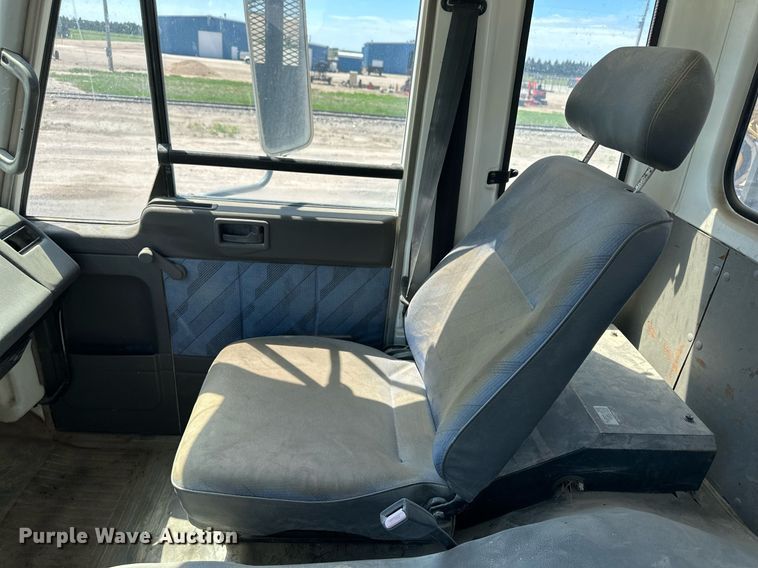 image for item NY9061 1993 UD Nissan UD3000  dump flatbed truck