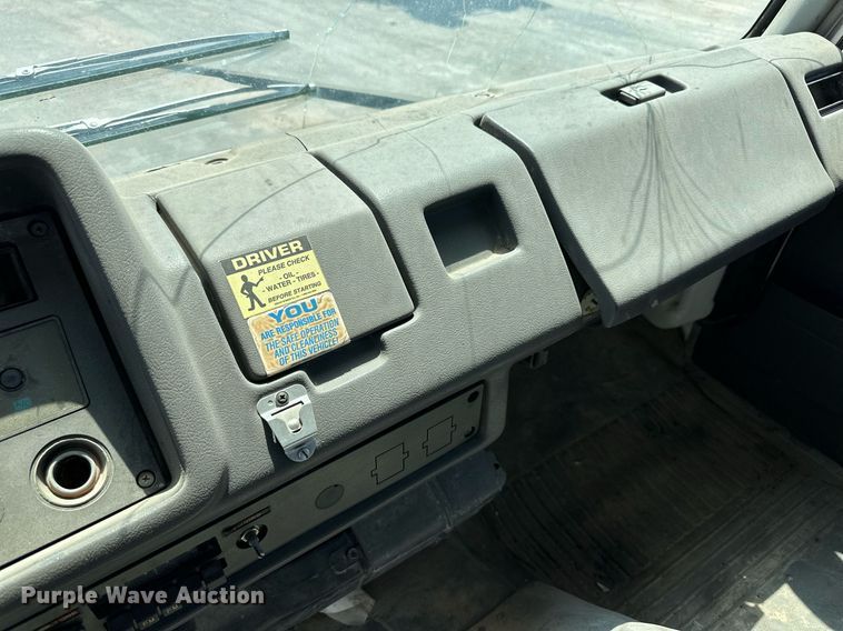 image for item NY9061 1993 UD Nissan UD3000  dump flatbed truck