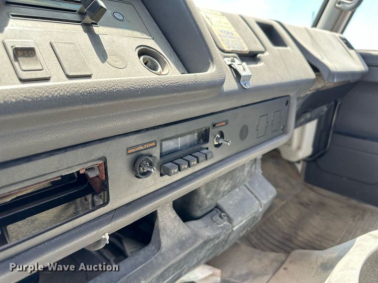 image for item NY9061 1993 UD Nissan UD3000  dump flatbed truck