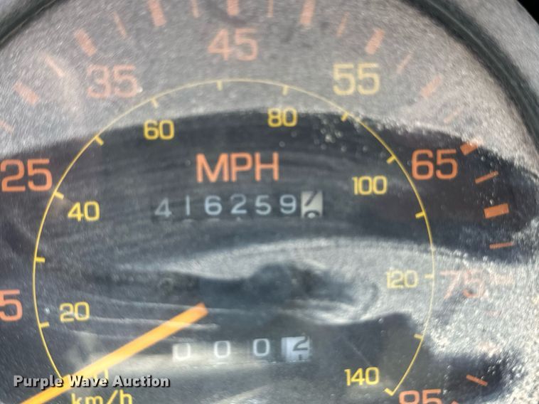 image for item NY9061 1993 UD Nissan UD3000  dump flatbed truck