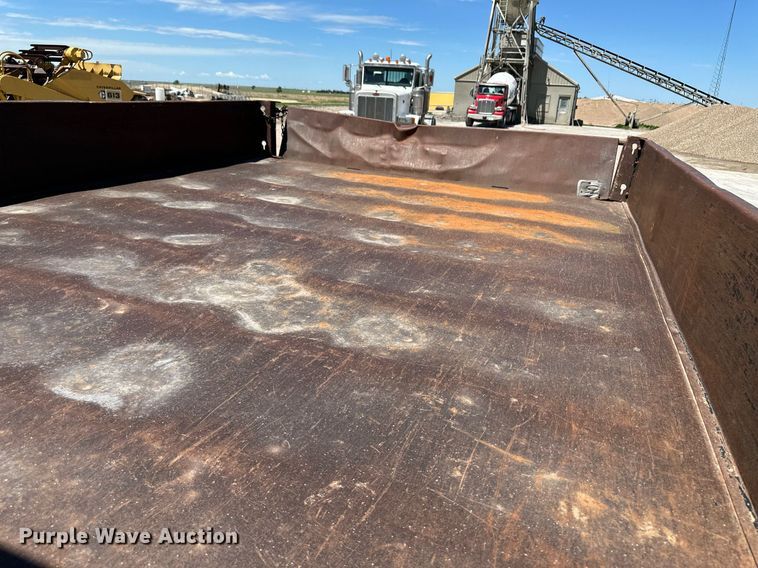 image for item NY9061 1993 UD Nissan UD3000  dump flatbed truck