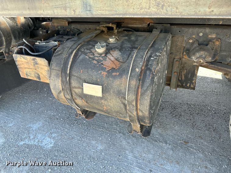 image for item NY9061 1993 UD Nissan UD3000  dump flatbed truck