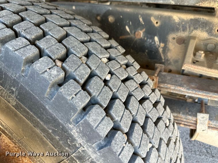 image for item NY9061 1993 UD Nissan UD3000  dump flatbed truck