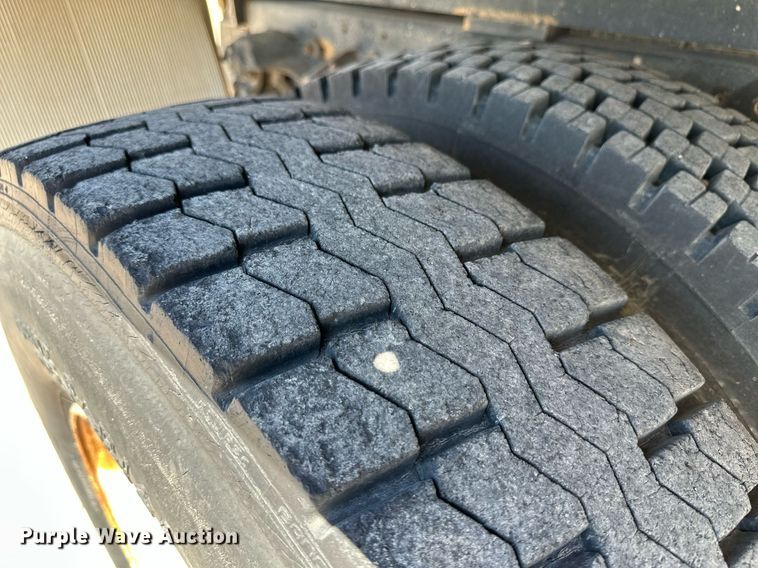 image for item NY9061 1993 UD Nissan UD3000  dump flatbed truck