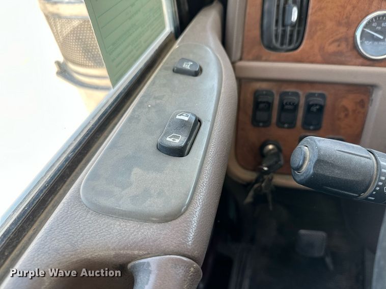 image for item NY9062 2006 Peterbilt 379  semi truck