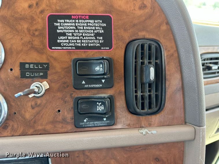 image for item NY9062 2006 Peterbilt 379  semi truck