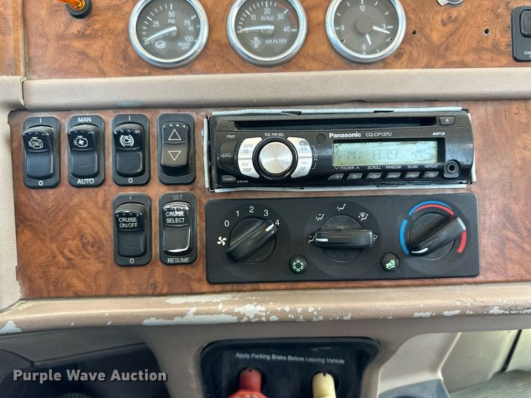 image for item NY9062 2006 Peterbilt 379  semi truck