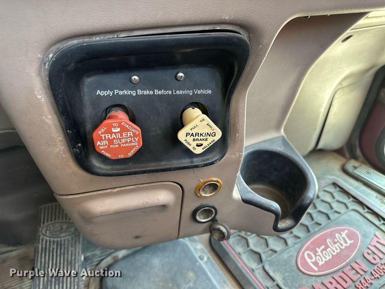 image for item NY9062 2006 Peterbilt 379  semi truck