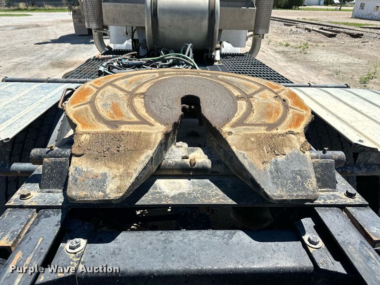 image for item NY9062 2006 Peterbilt 379  semi truck