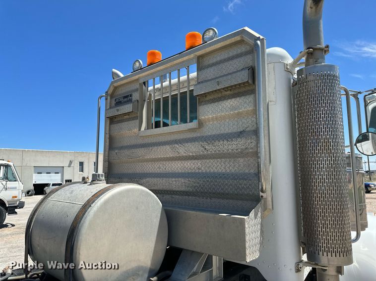 image for item NY9062 2006 Peterbilt 379  semi truck