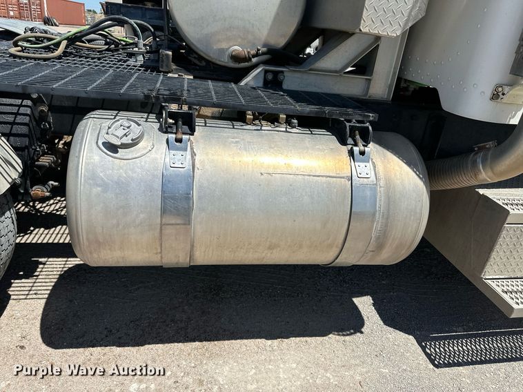 image for item NY9062 2006 Peterbilt 379  semi truck