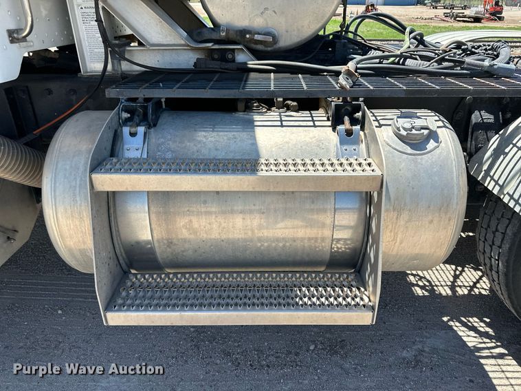 image for item NY9062 2006 Peterbilt 379  semi truck