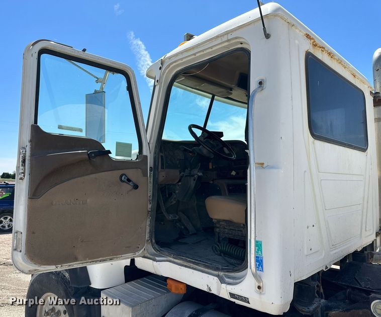 image for item NY9063 2005 Mack CV513  ready mix truck