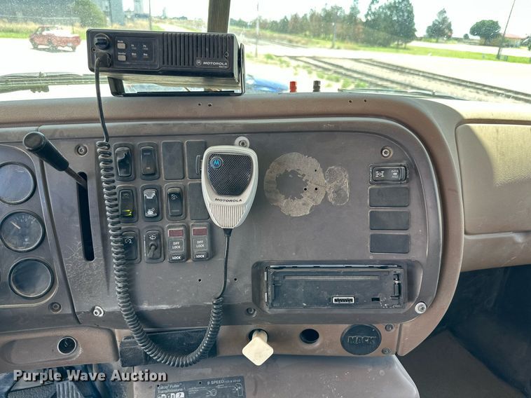 image for item NY9063 2005 Mack CV513  ready mix truck