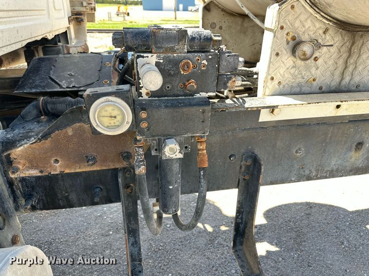 image for item NY9063 2005 Mack CV513  ready mix truck