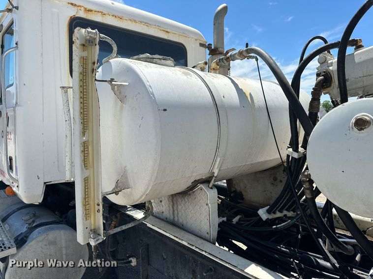 image for item NY9063 2005 Mack CV513  ready mix truck