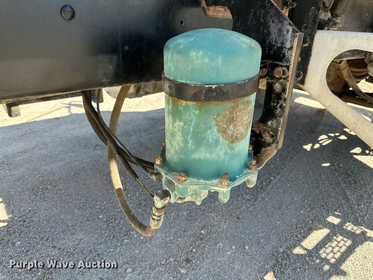 image for item NY9063 2005 Mack CV513  ready mix truck