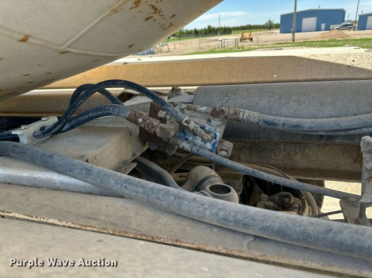 image for item NY9063 2005 Mack CV513  ready mix truck