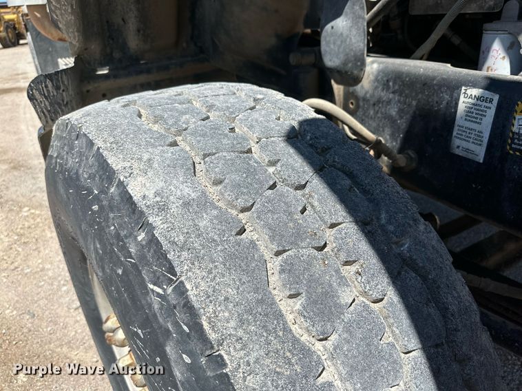 image for item NY9063 2005 Mack CV513  ready mix truck