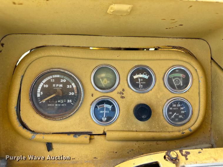 image for item NY9064 1970 Caterpillar 613  elevating scraper