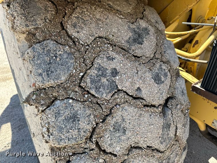 image for item NY9064 1970 Caterpillar 613  elevating scraper