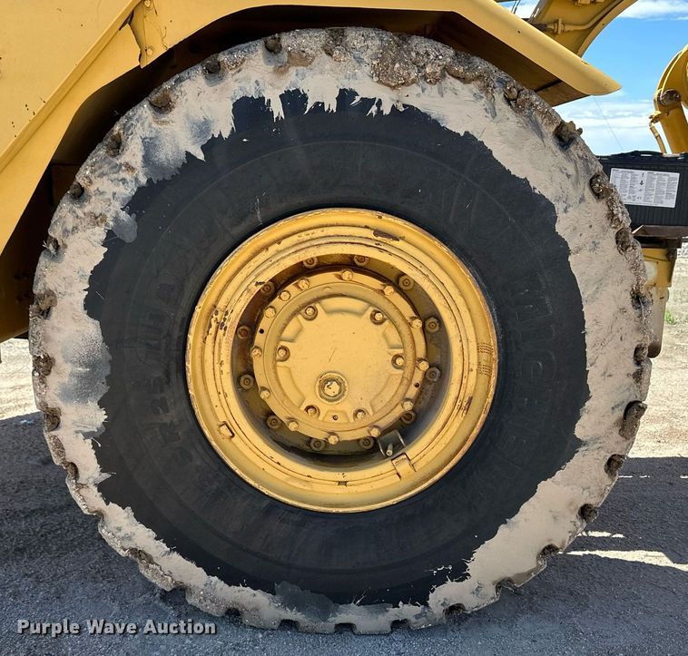 image for item NY9064 1970 Caterpillar 613  elevating scraper