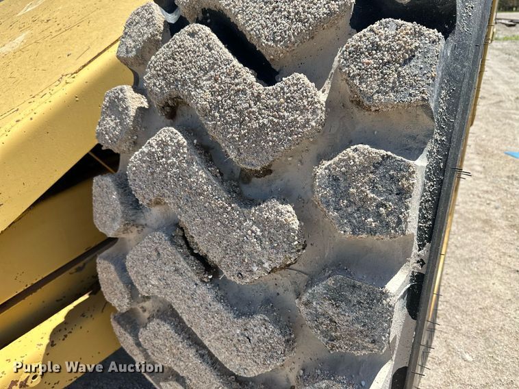 image for item NY9064 1970 Caterpillar 613  elevating scraper