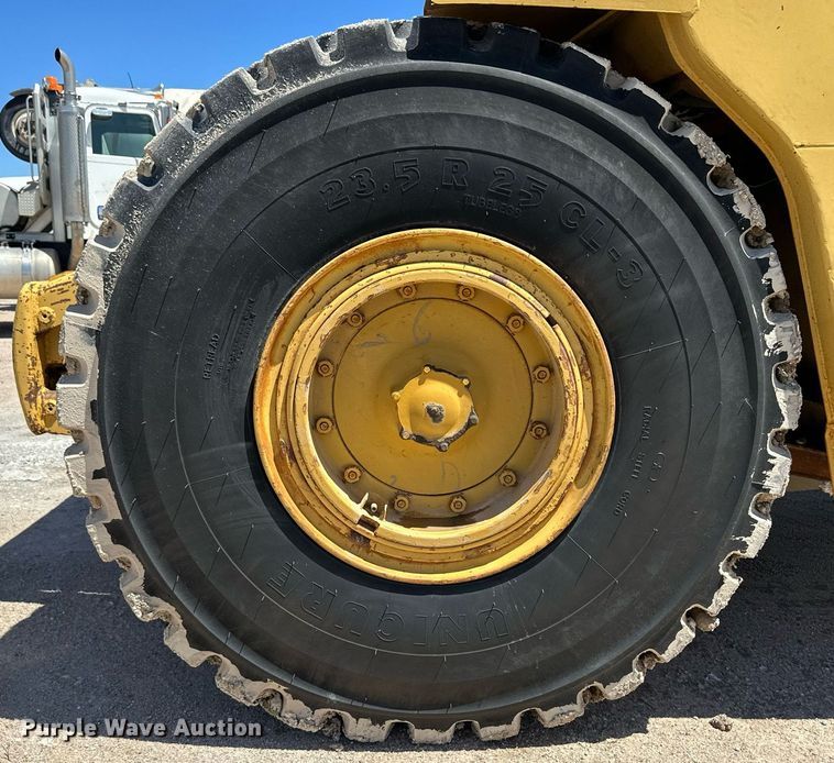 image for item NY9064 1970 Caterpillar 613  elevating scraper