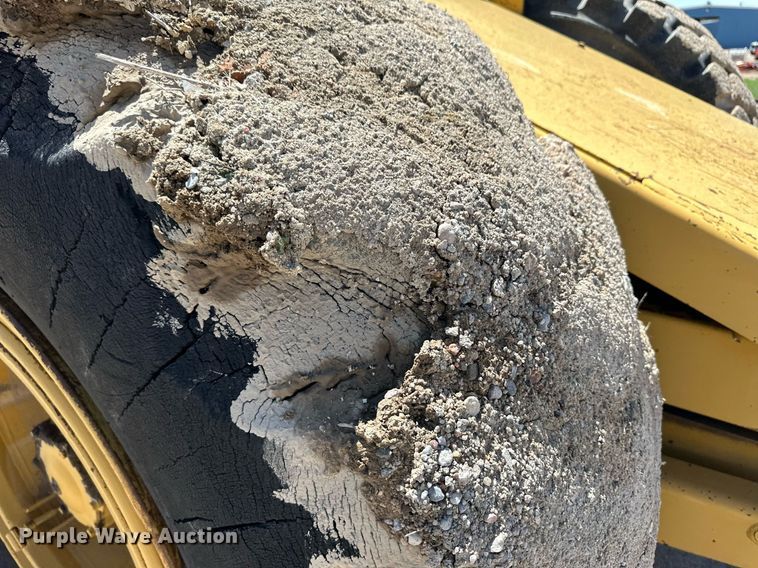 image for item NY9064 1970 Caterpillar 613  elevating scraper