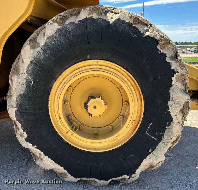 image for item NY9064 1970 Caterpillar 613  elevating scraper